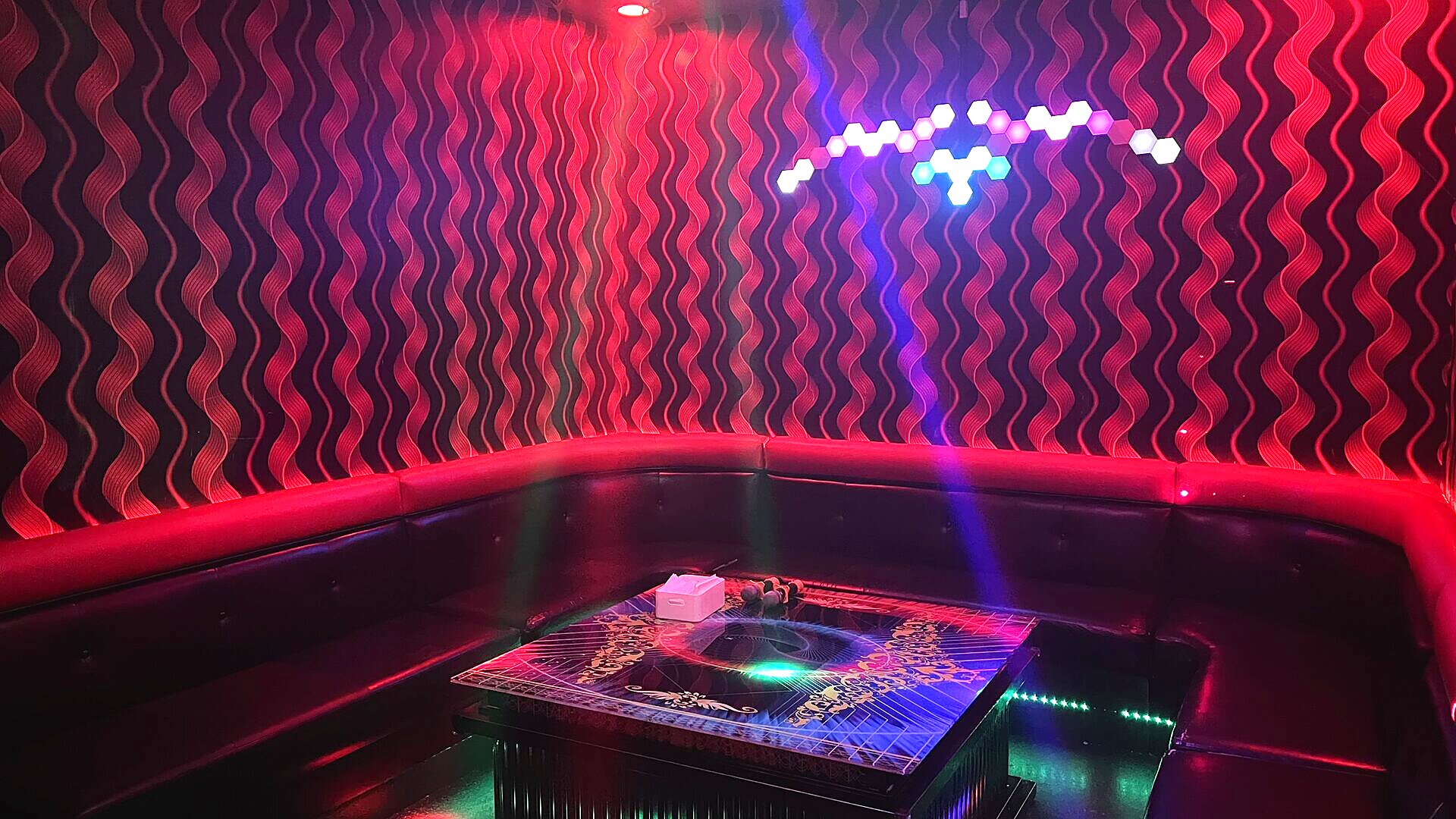 Medium room atmosphere